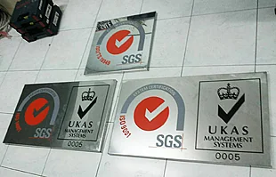 ผลิตและติดตั้งป้าย ISO สแตนเลสเงากัดกรด บริษัท OERLIKON